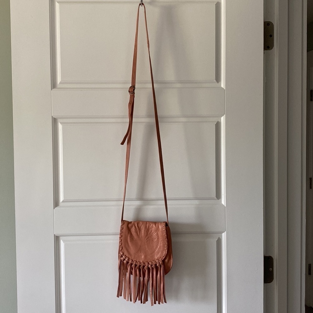 Day and Mood crossbody purse. Color Tan.
